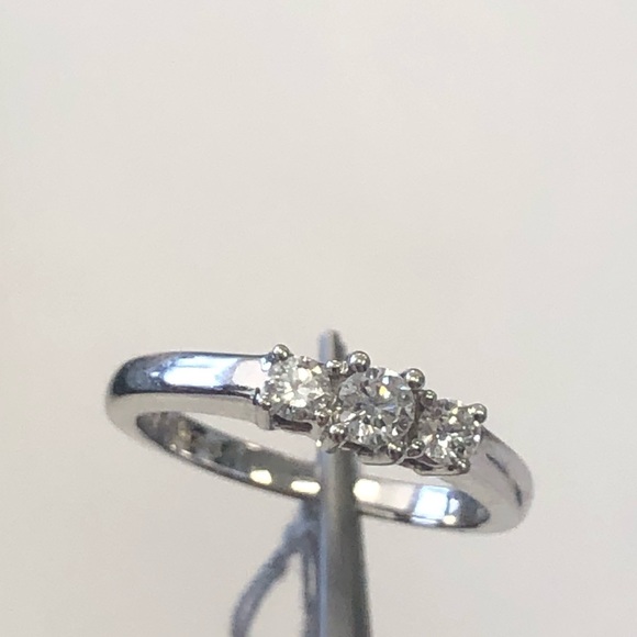 Diamond Ring - Picture 6 of 6